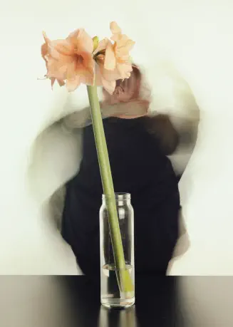 Série artistique femme en mouvement – photographie d’art studio Lyon