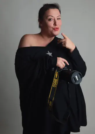 Série artistique femme en mouvement – photographie d’art studio Lyon