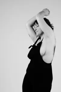 grille d'images de femmes photographiées en studio photo sur le thème de la confiance en soi - image de soi- photo self love- photo estime de soi