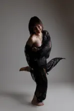 grille d'images de femmes photographiées en studio photo sur le thème de la confiance en soi - image de soi- photo self love- photo estime de soi