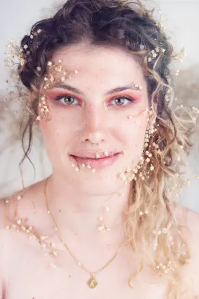 mélanges de photographies de femmes réalisées en studio photo à Lyon - Book modèle - portrait artistique noir et blanc - Portrait éditorial femme posture mode – séance book comédienne - photographie d’art studio Lyon 