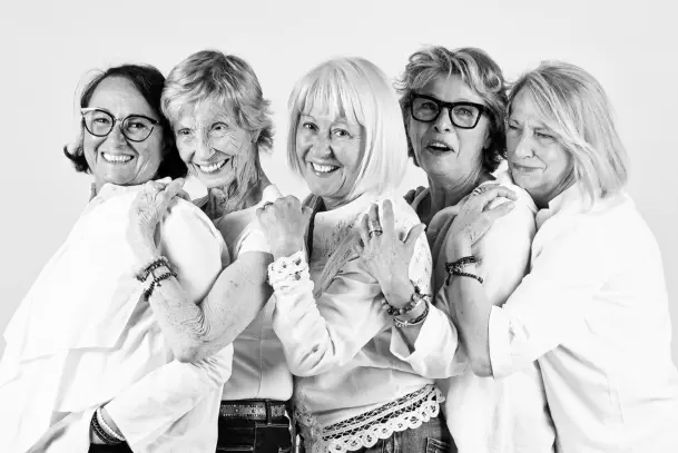 Portrait amies en studio – séance friendship – photographe groupe femmes Lyon